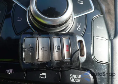 2015 Kia K900 Luxury z USA, uszkodzony, nr VIN KNALW4D45F6017590